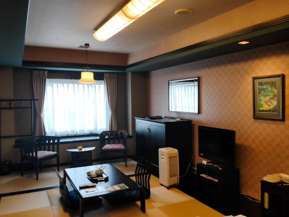 Kurashiki Royal Art Hotel Екстер'єр фото